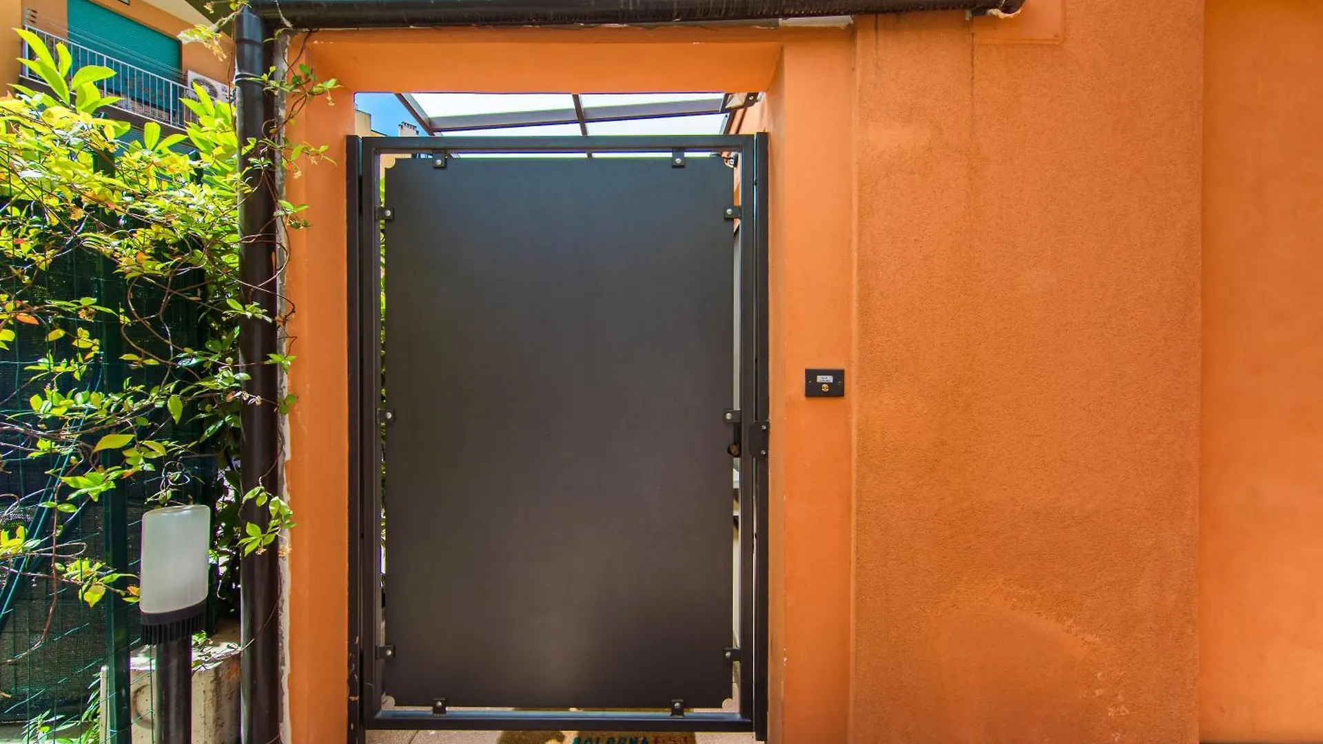 Nettuno Apartment - Private Garden In Bologna Center