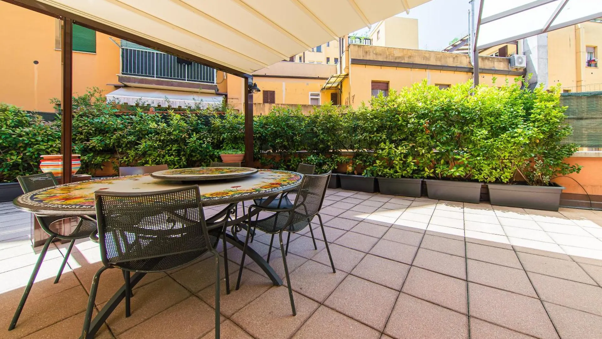 Nettuno Apartment - Private Garden In Bologna Center