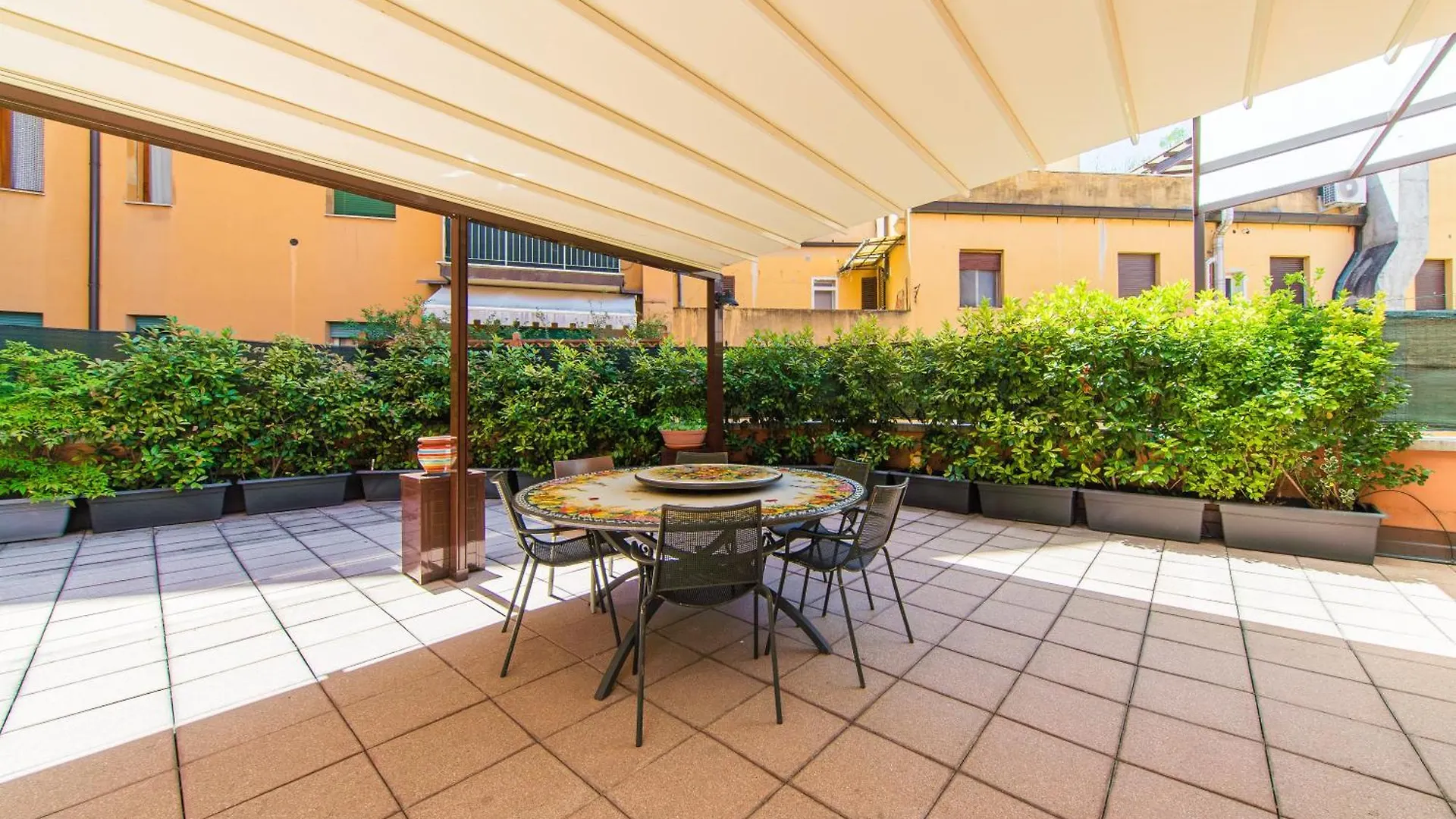 Nettuno Apartment - Private Garden In Bologna Center